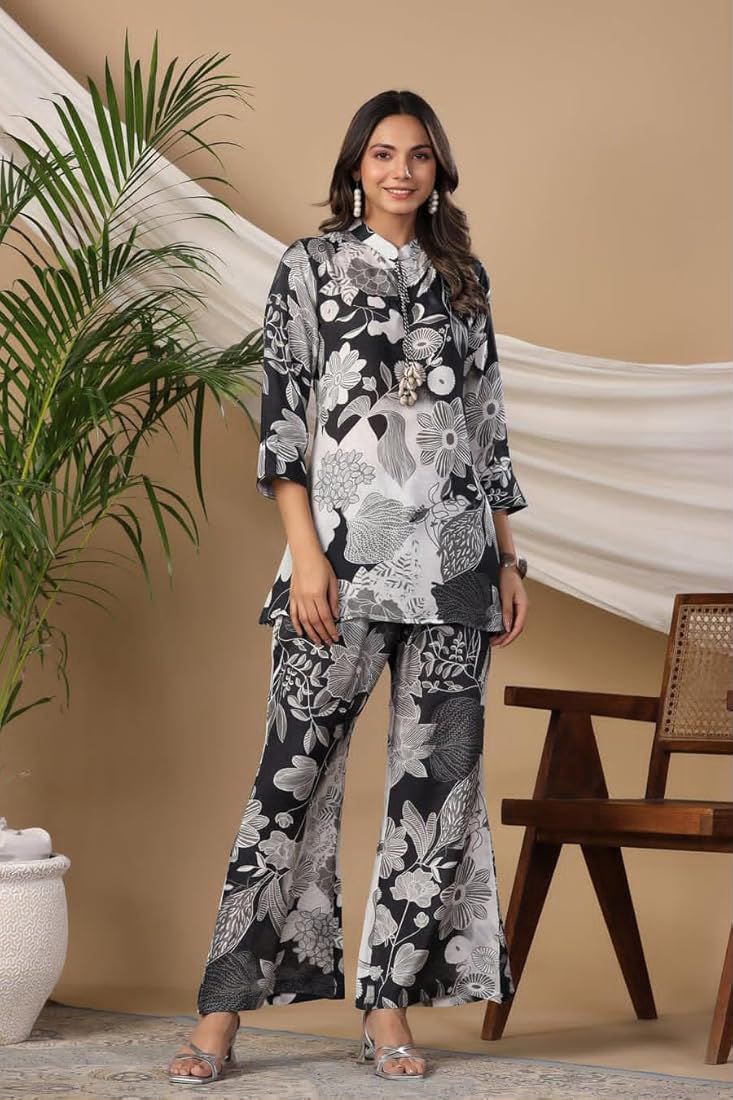 Sapphire Unstitched 2-Piece Printed Lawn Suit – Design 01
