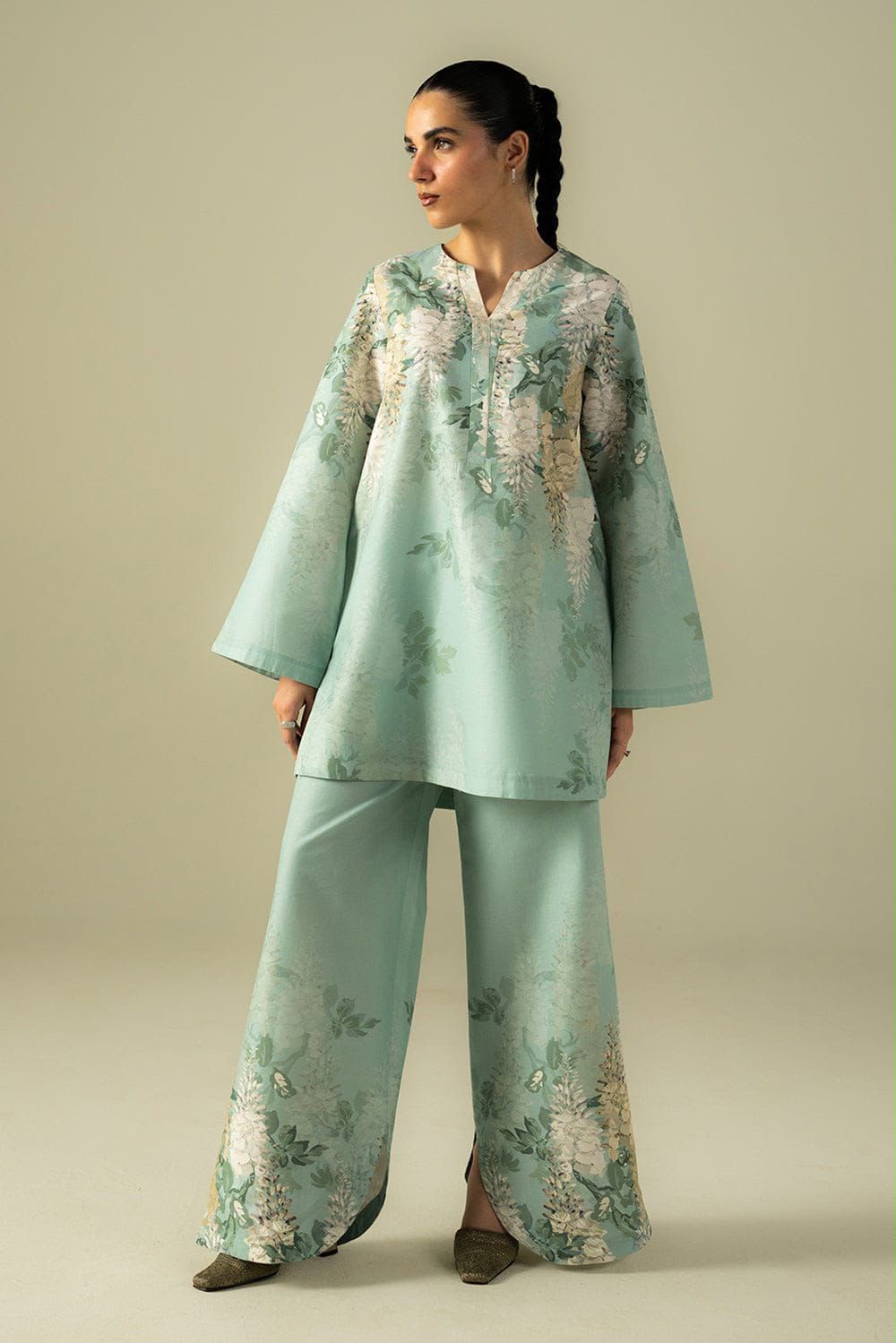 Sapphire Unstitched 2-Piece Printed Lawn Suit – Design 05
