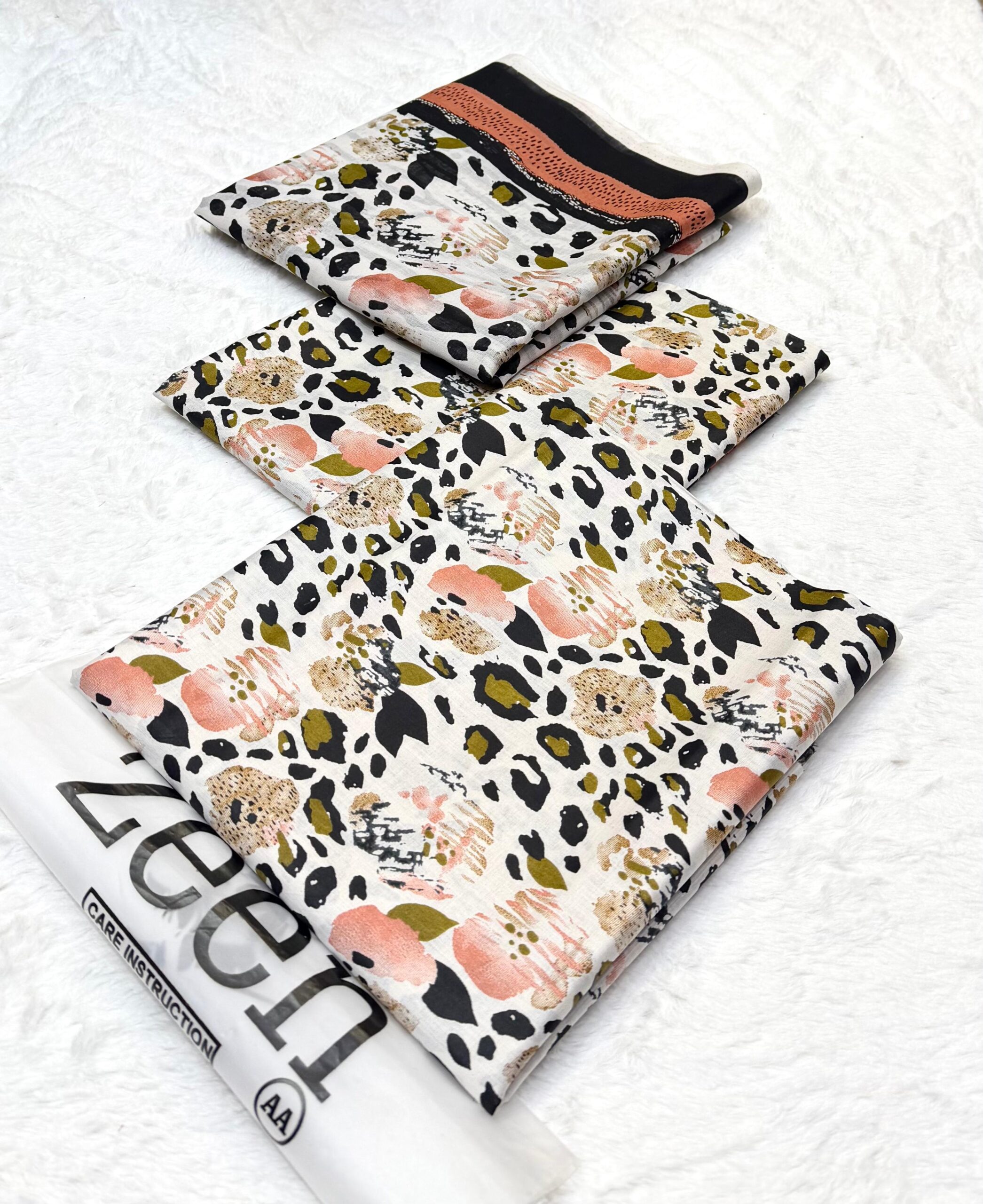 Zeen Unstitched 3-Piece Printed Lawn Suit – Design 09