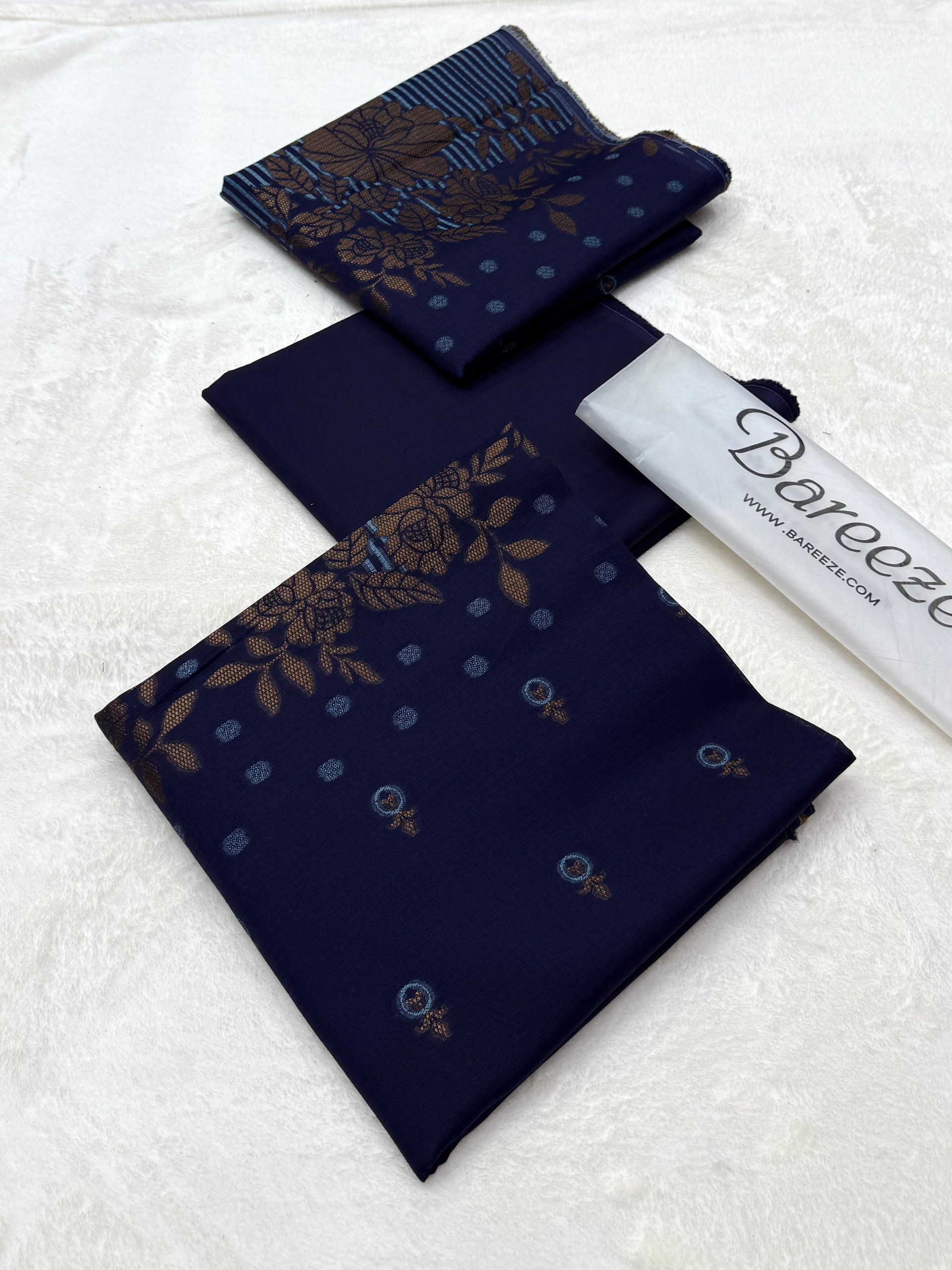 Bareeza Jacquard Lawn 3-Piece Suit - Image 5