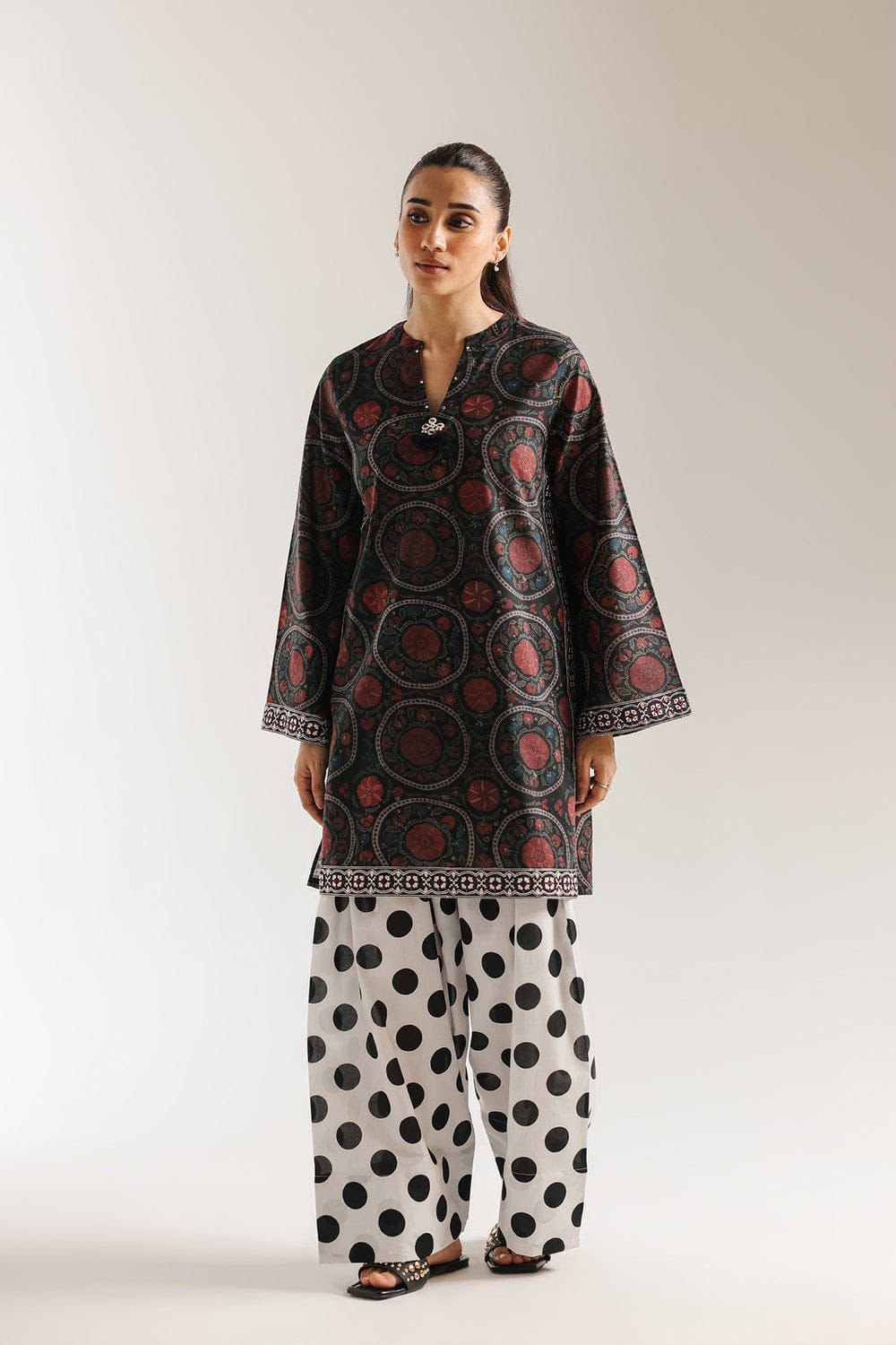 Sapphire Digital Printed Lawn 2-Piece Suit - Image 26