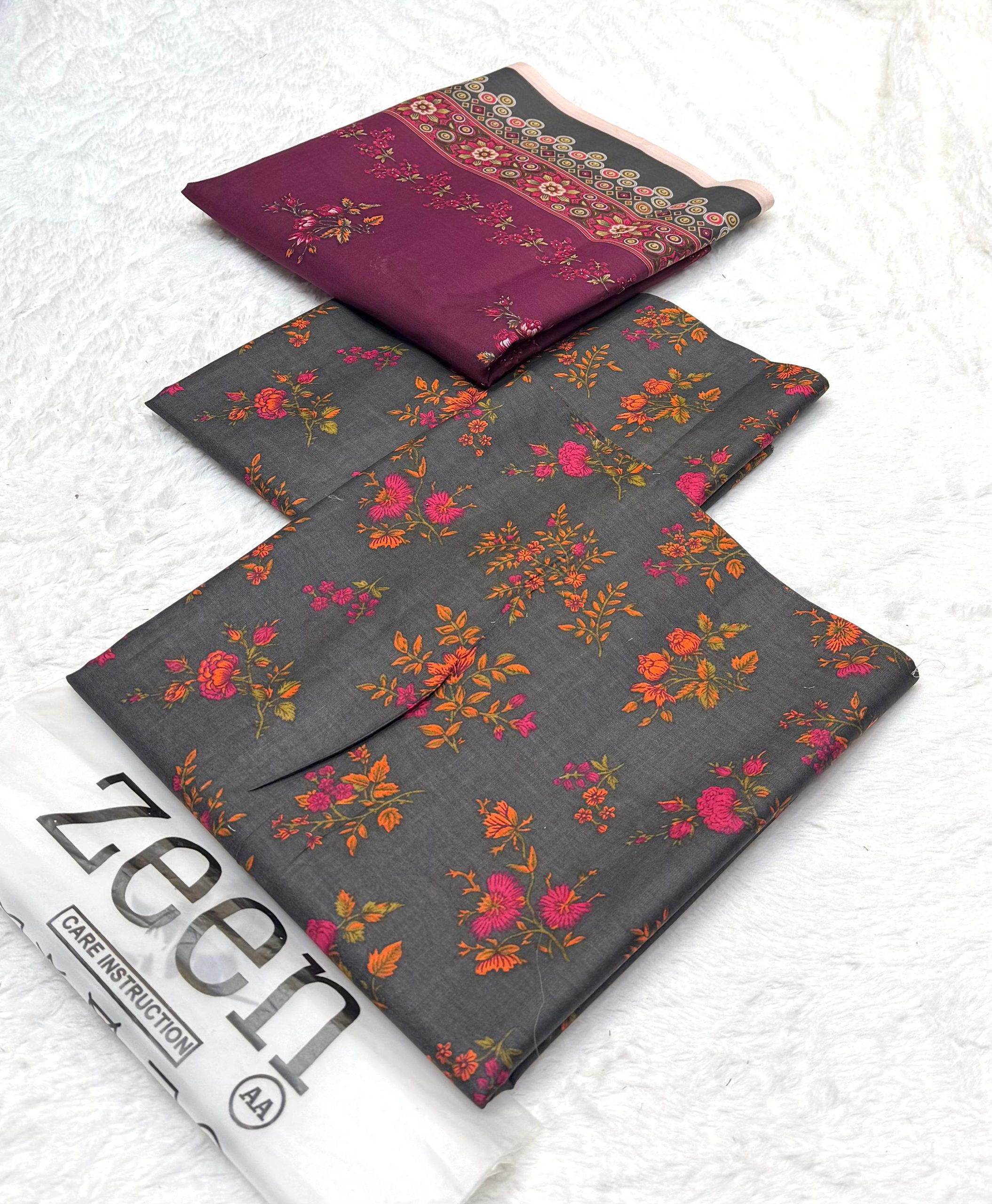 Zeen Digital Printed Lawn 3-Piece Suit - Image 13