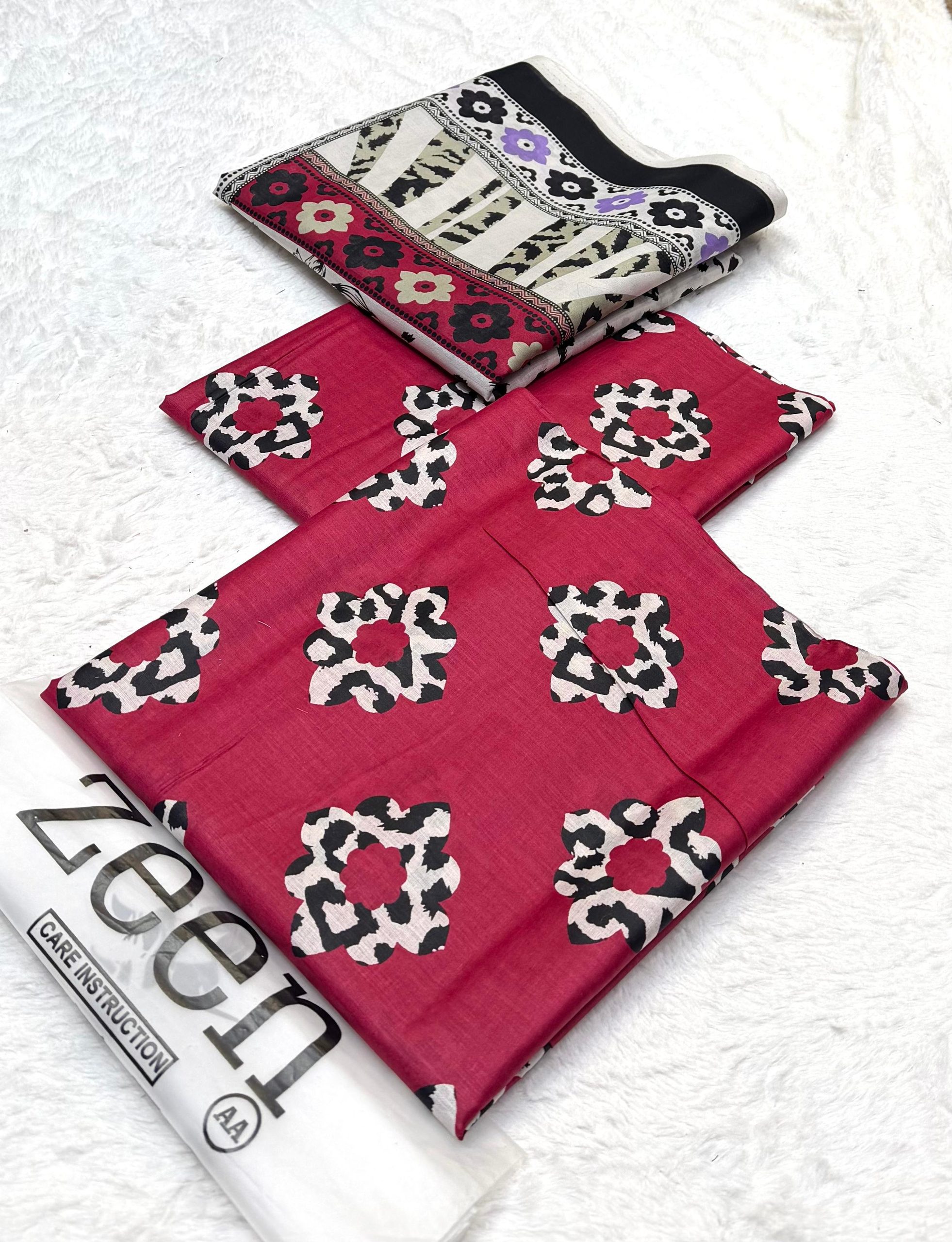 Zeen Digital Printed Lawn 3-Piece Suit - Image 14