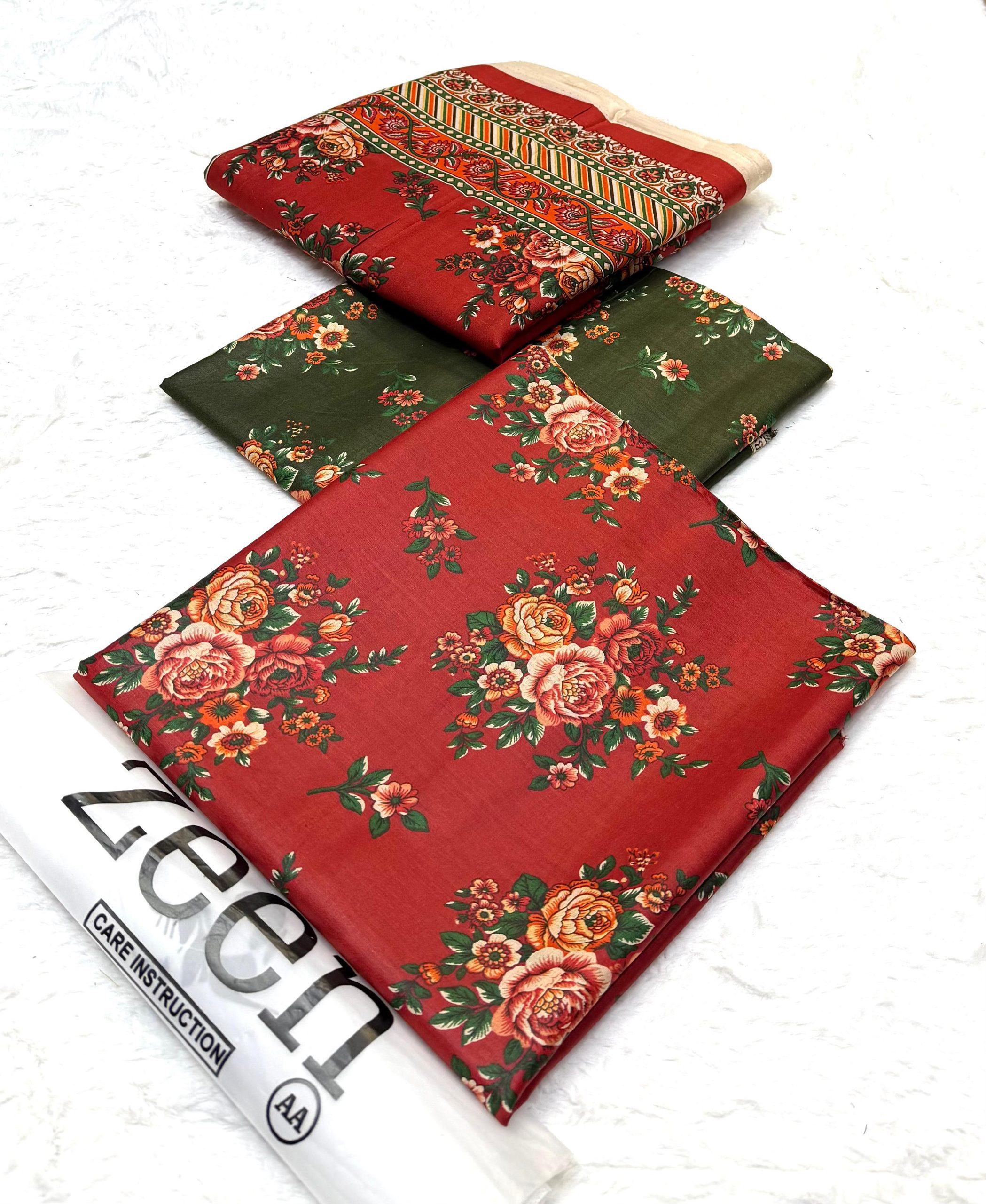 Zeen Digital Printed Lawn 3-Piece Suit - Image 10