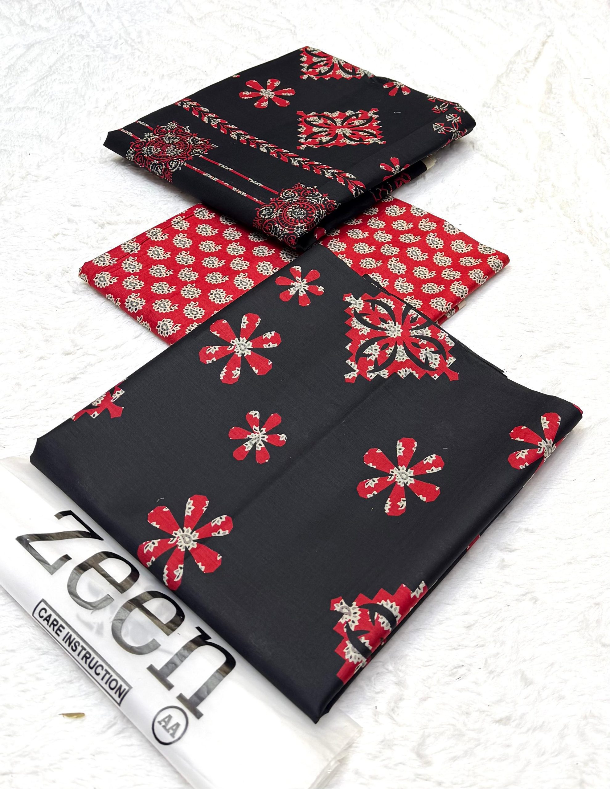 Zeen Digital Printed Lawn 3-Piece Suit - Image 6