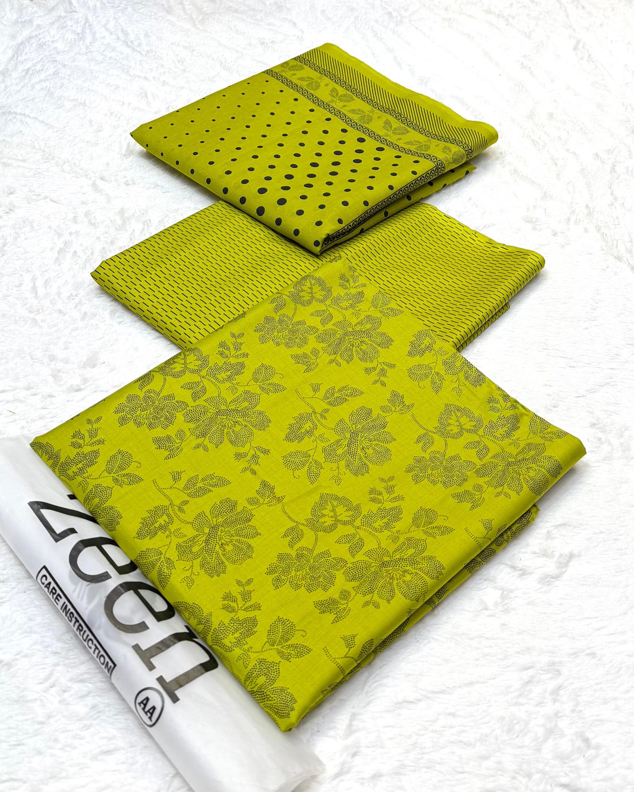 Zeen Digital Printed Lawn 3-Piece Suit - Image 20