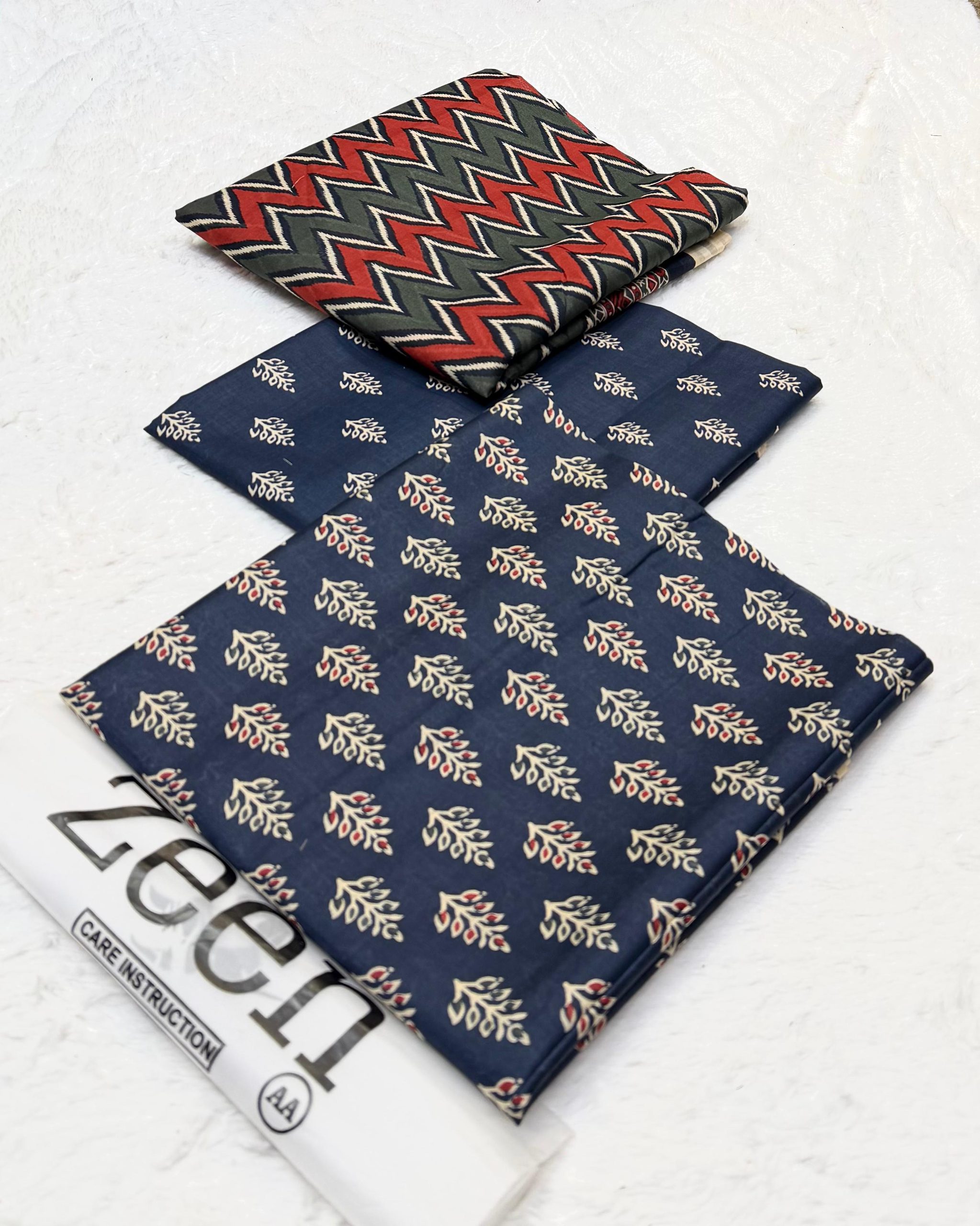 Zeen Digital Printed Lawn 3-Piece Suit - Image 5