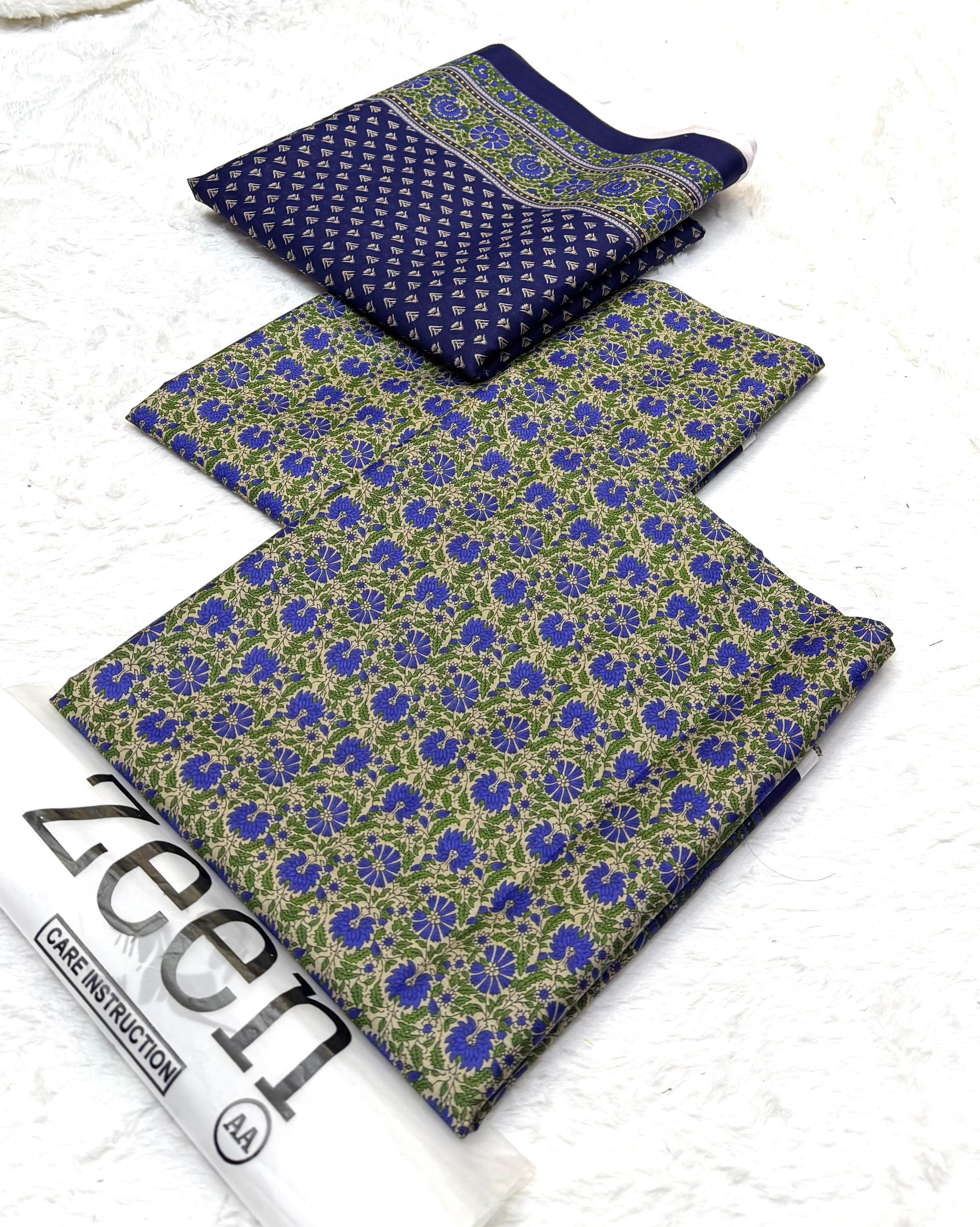Zeen Digital Printed Lawn 3-Piece Suit - Image 18