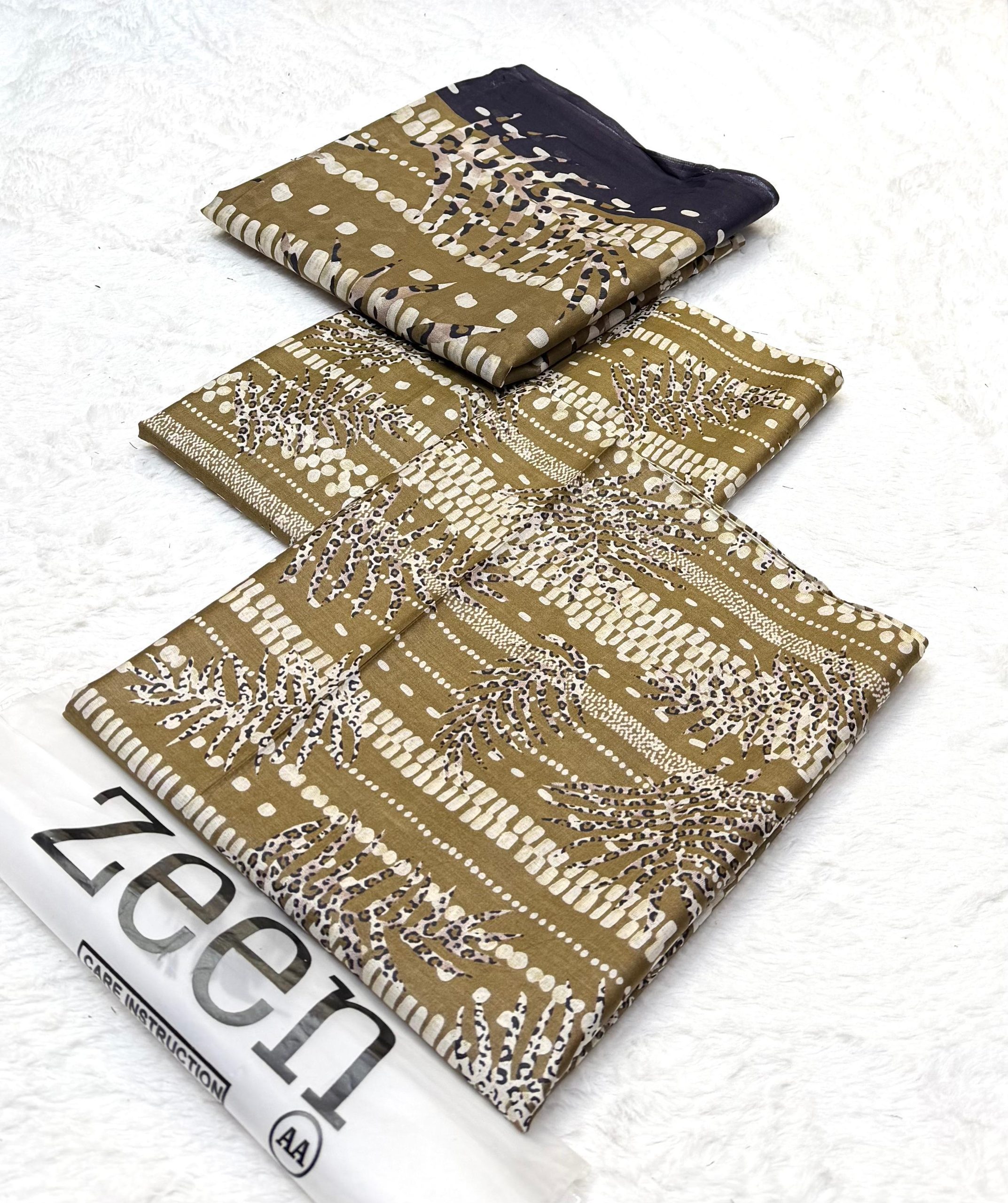 Zeen Digital Printed Lawn 3-Piece Suit - Image 2