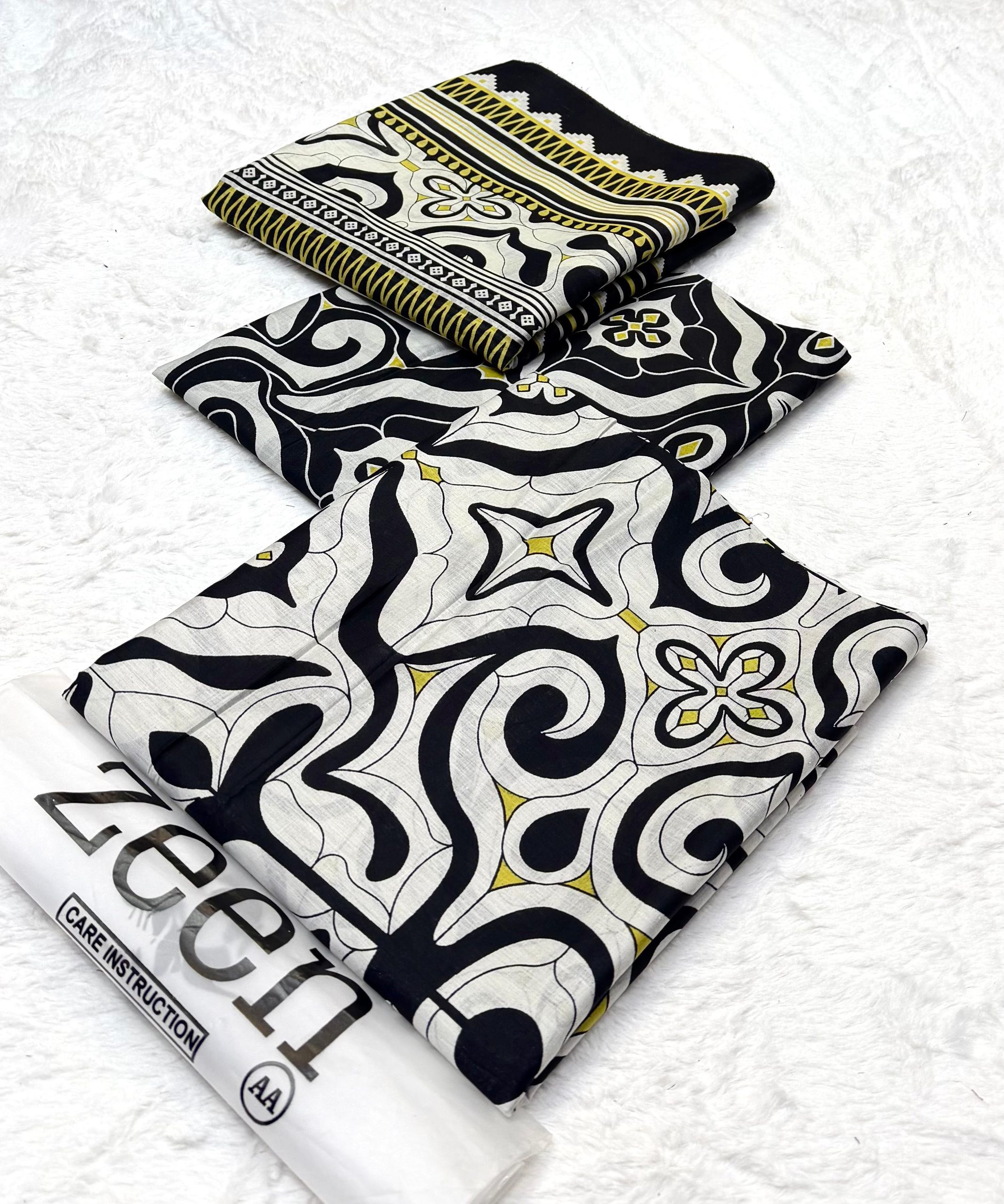 Zeen Digital Printed Lawn 3-Piece Suit - Image 19